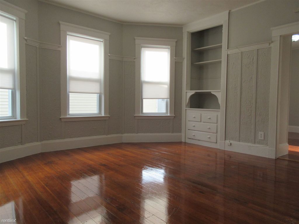 4 bed, 1.5 bath apartment for rent at 805 Columbia Rd Unit 2, Dorchester — photo 2 of 10