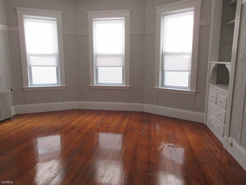 4 bed, 1.5 bath apartment for rent at 805 Columbia Rd Unit 2, Dorchester — photo 3 of 10