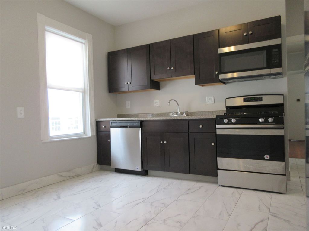 4 bed, 1.5 bath apartment for rent at 805 Columbia Rd Unit 2, Dorchester — photo 4 of 10