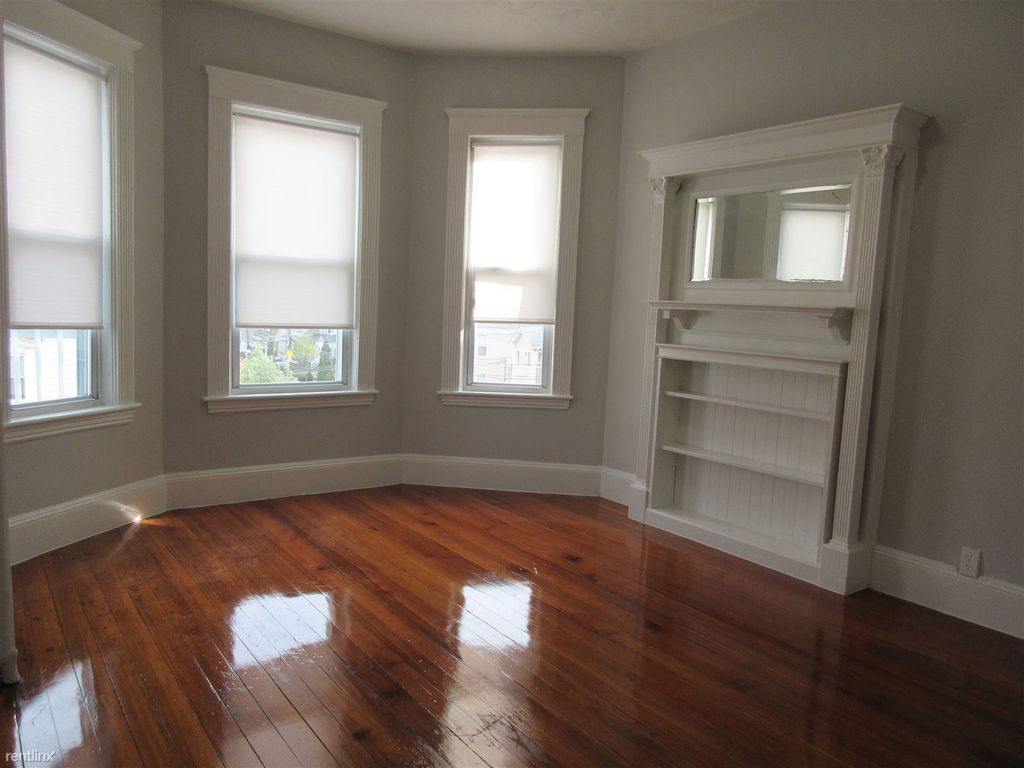 4 bed, 1.5 bath apartment for rent at 805 Columbia Rd Unit 2, Dorchester — photo 5 of 10