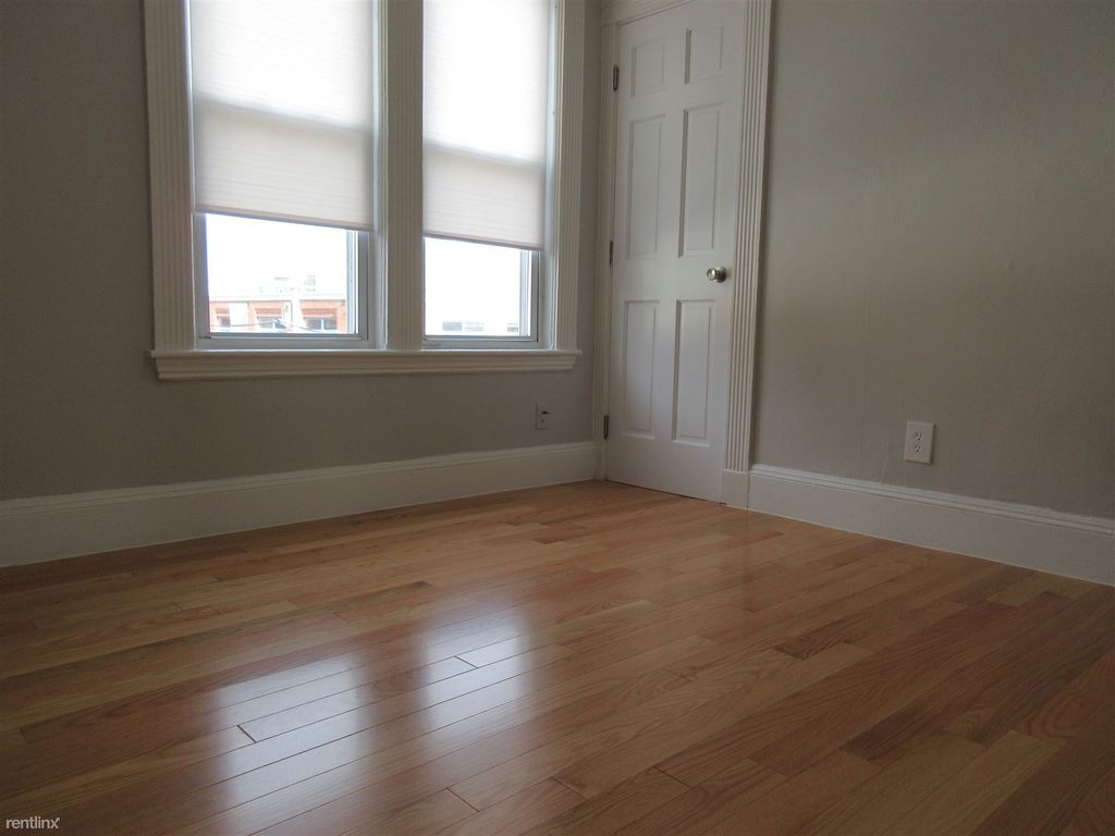 4 bed, 1.5 bath apartment for rent at 805 Columbia Rd Unit 2, Dorchester — photo 6 of 10