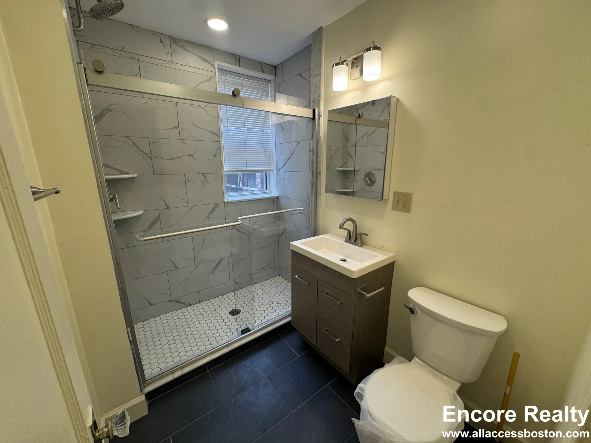 106 Queensberry St, Fenway