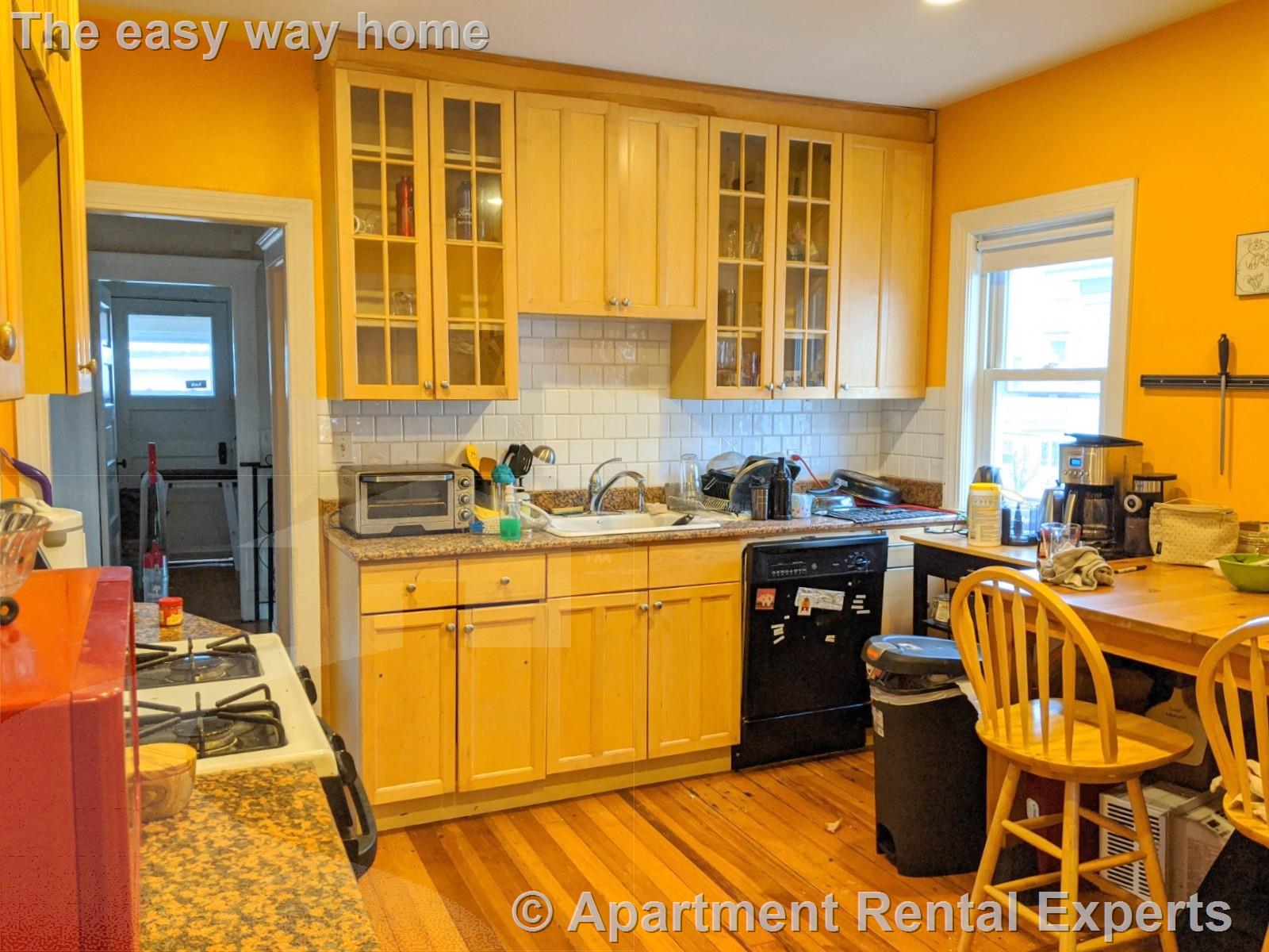 42-44 Newbern Ave, Tufts