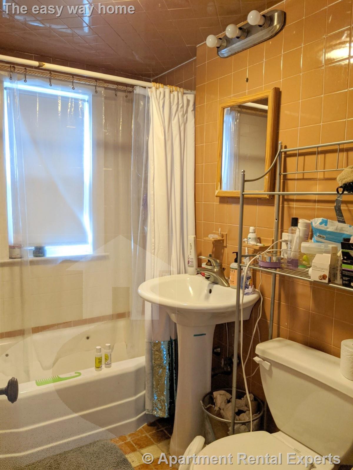 42-44 Newbern Ave, Tufts