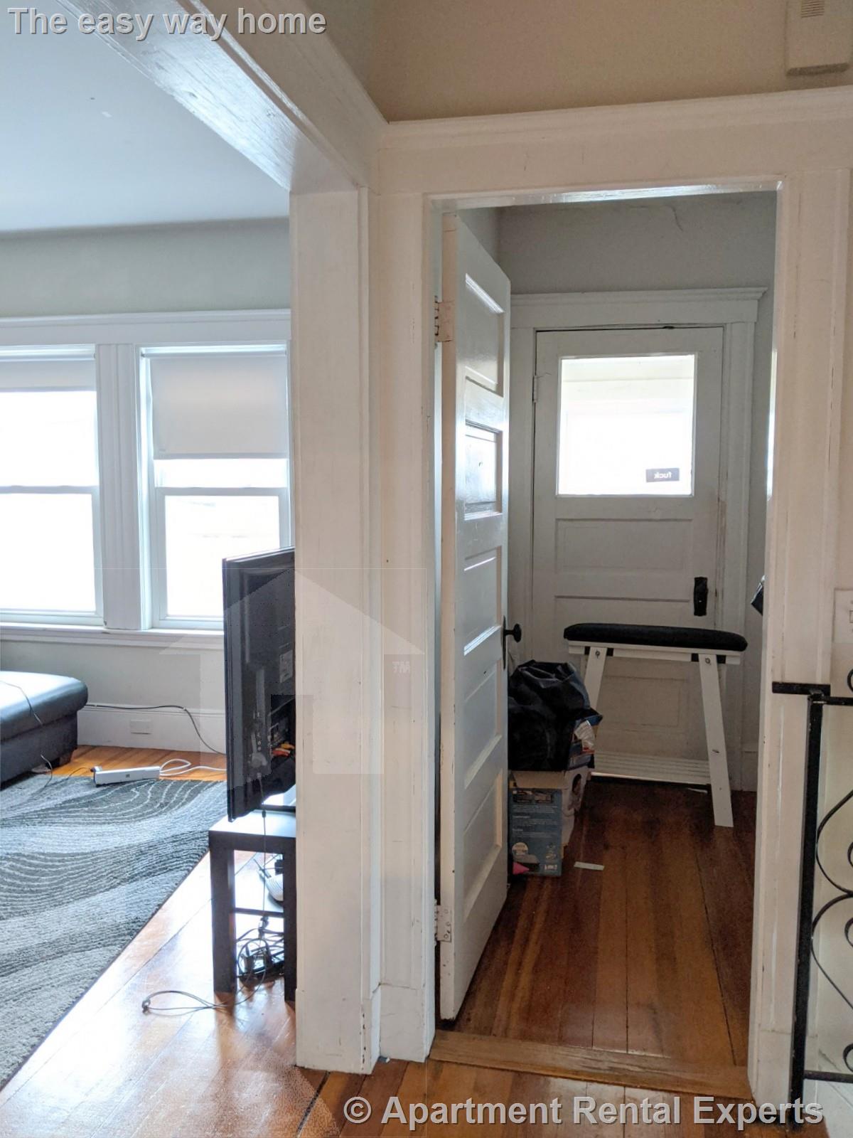 42-44 Newbern Ave, Tufts