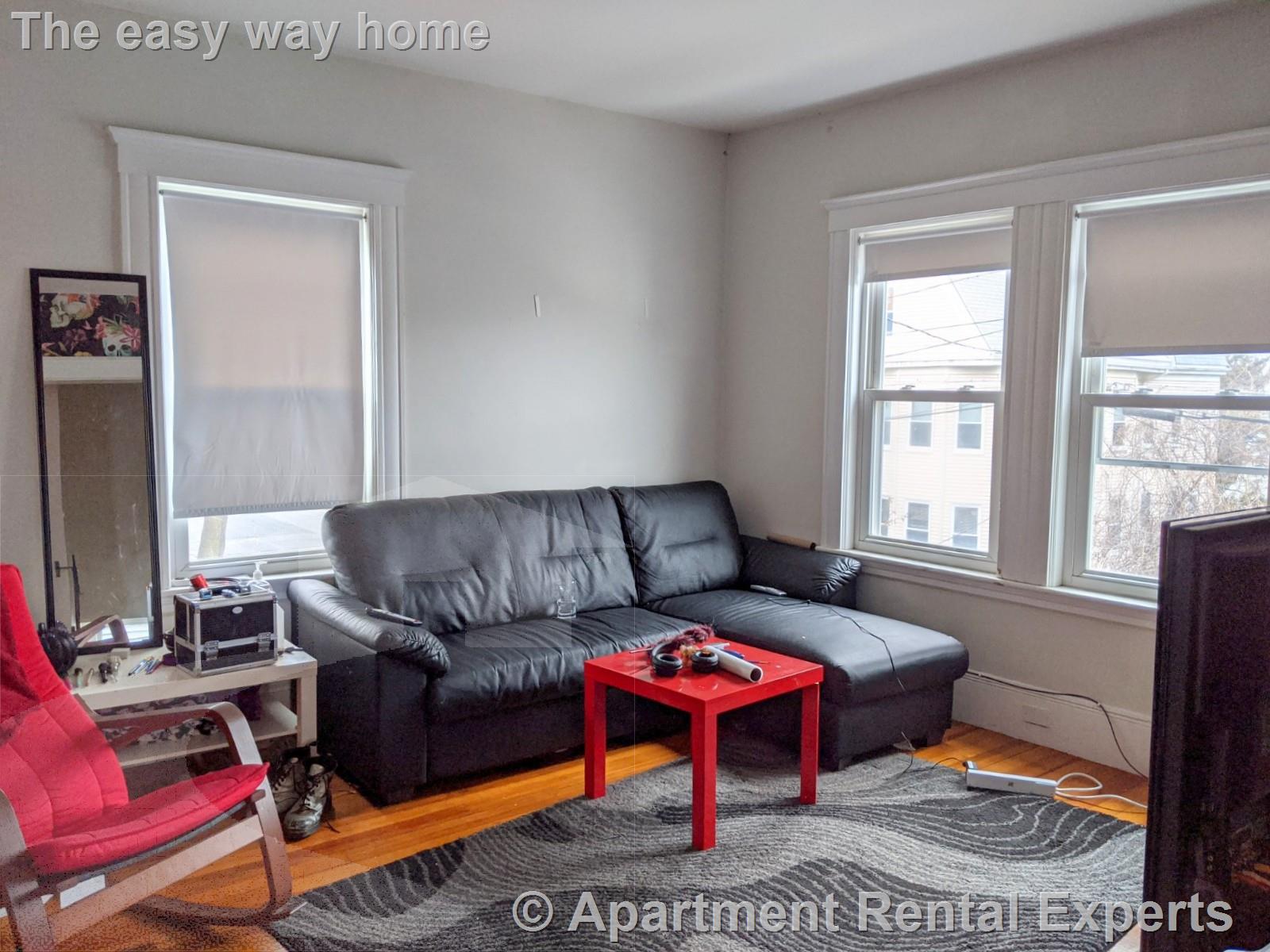 42-44 Newbern Ave, Tufts