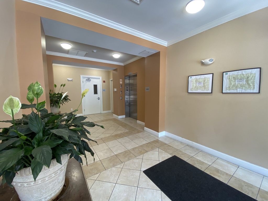 327 Centre St, Jamaica Plain