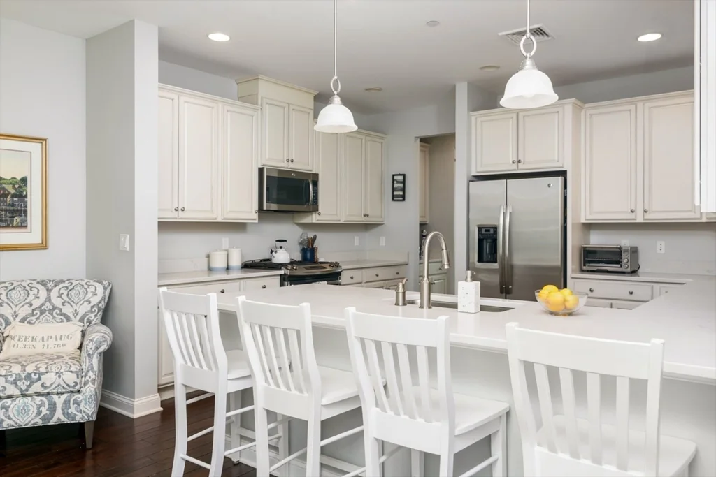 115 Halsted Dr, Hingham