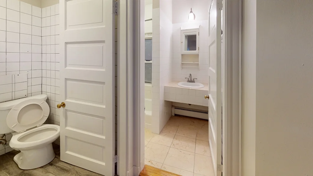 1011 Washington, Newtonville