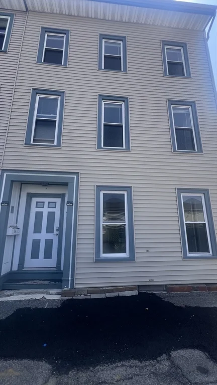 14 Humboldt Pl, South Boston