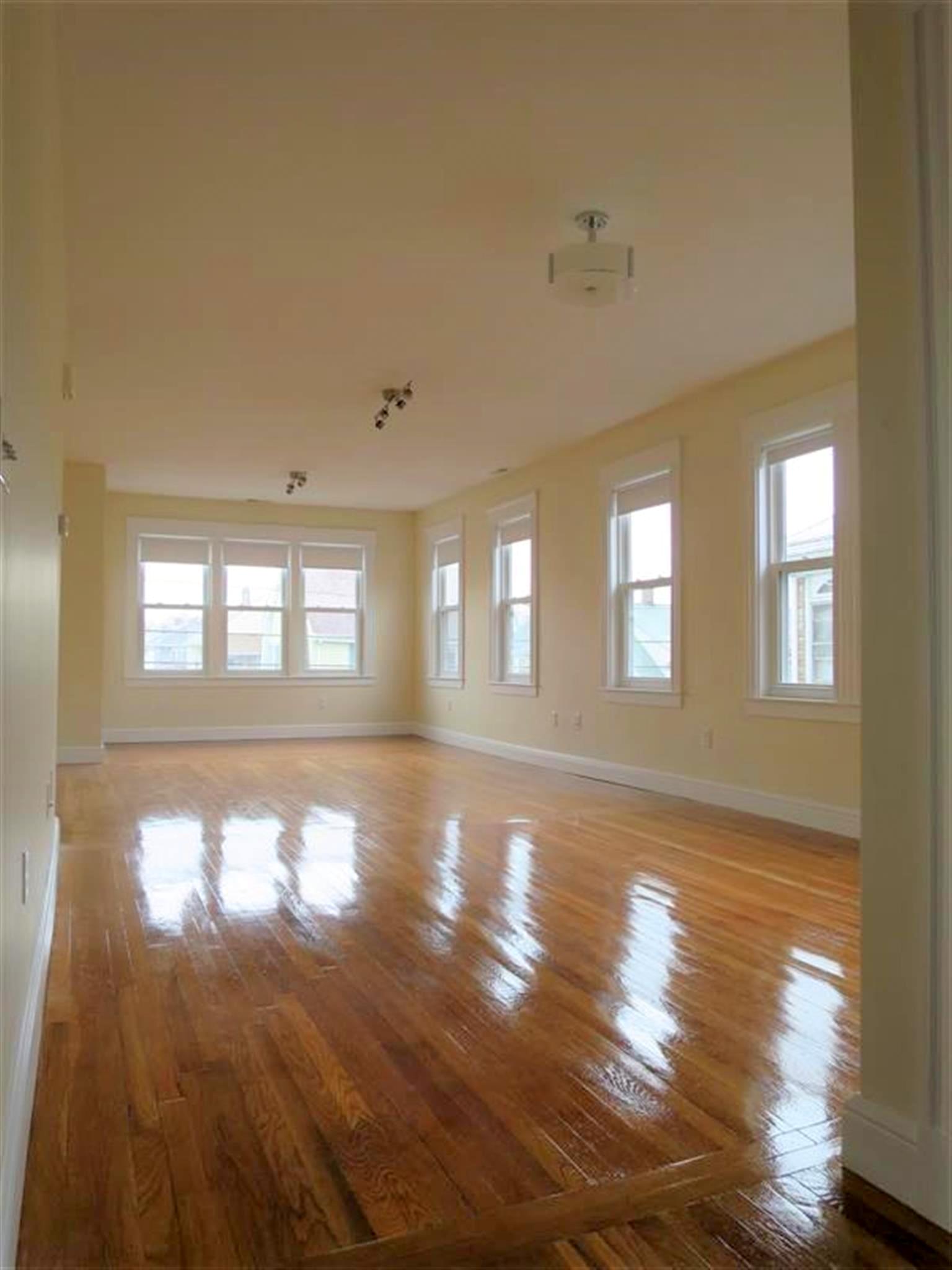 4.5 bed, 2 bath apartment for rent at 7 Bonner Ave Unit 7, Medford — photo 7 of 23