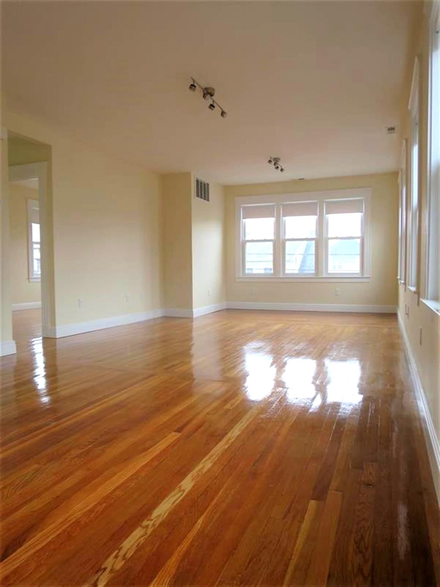 4.5 bed, 2 bath apartment for rent at 7 Bonner Ave Unit 7, Medford — photo 8 of 23