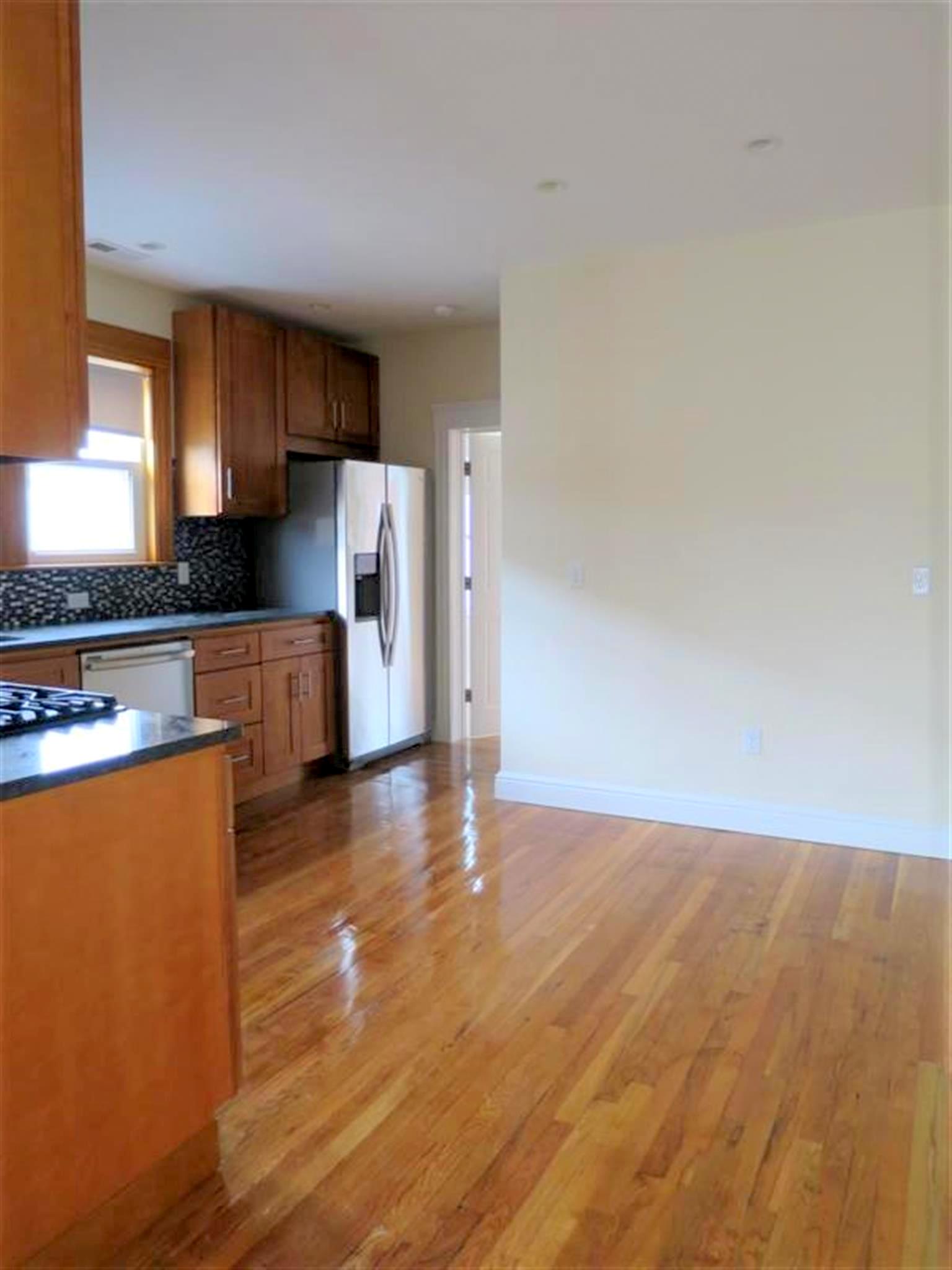 4.5 bed, 2 bath apartment for rent at 7 Bonner Ave Unit 7, Medford — photo 3 of 23