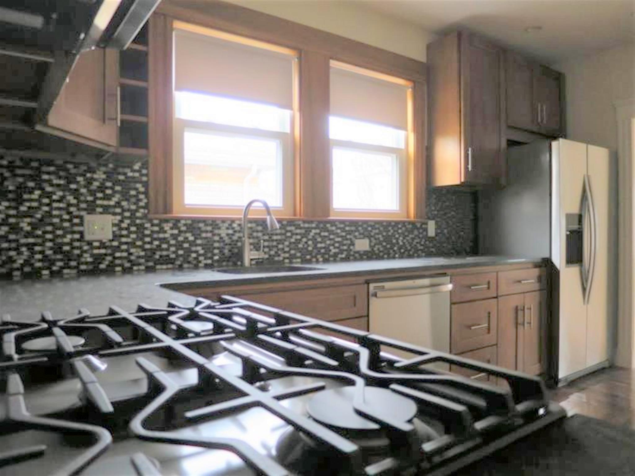 4.5 bed, 2 bath apartment for rent at 7 Bonner Ave Unit 7, Medford — photo 4 of 23