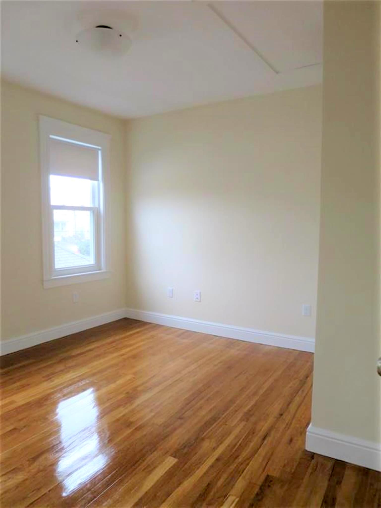 4.5 bed, 2 bath apartment for rent at 7 Bonner Ave Unit 7, Medford — photo 13 of 23