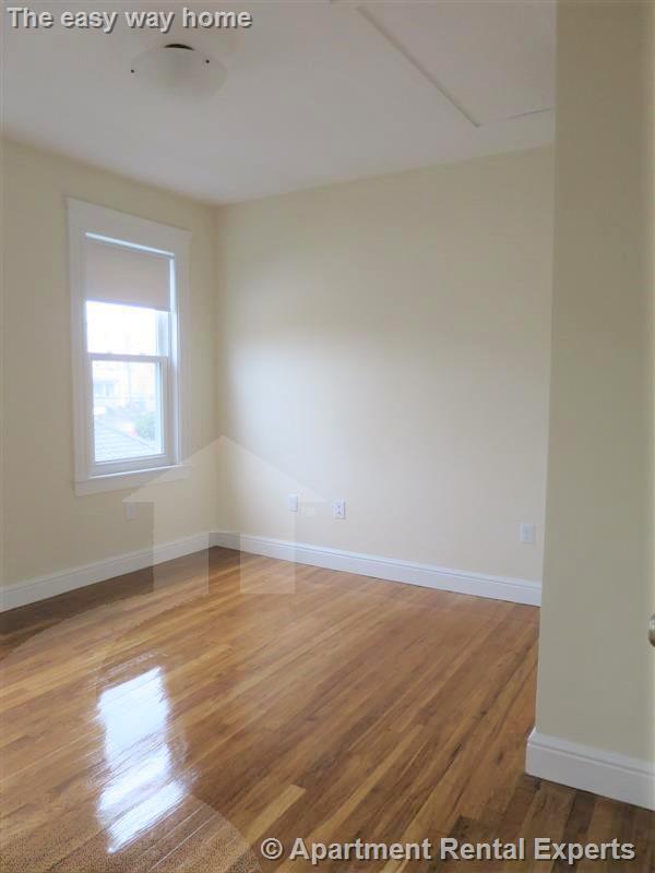 7-9 Bonner Ave, Tufts