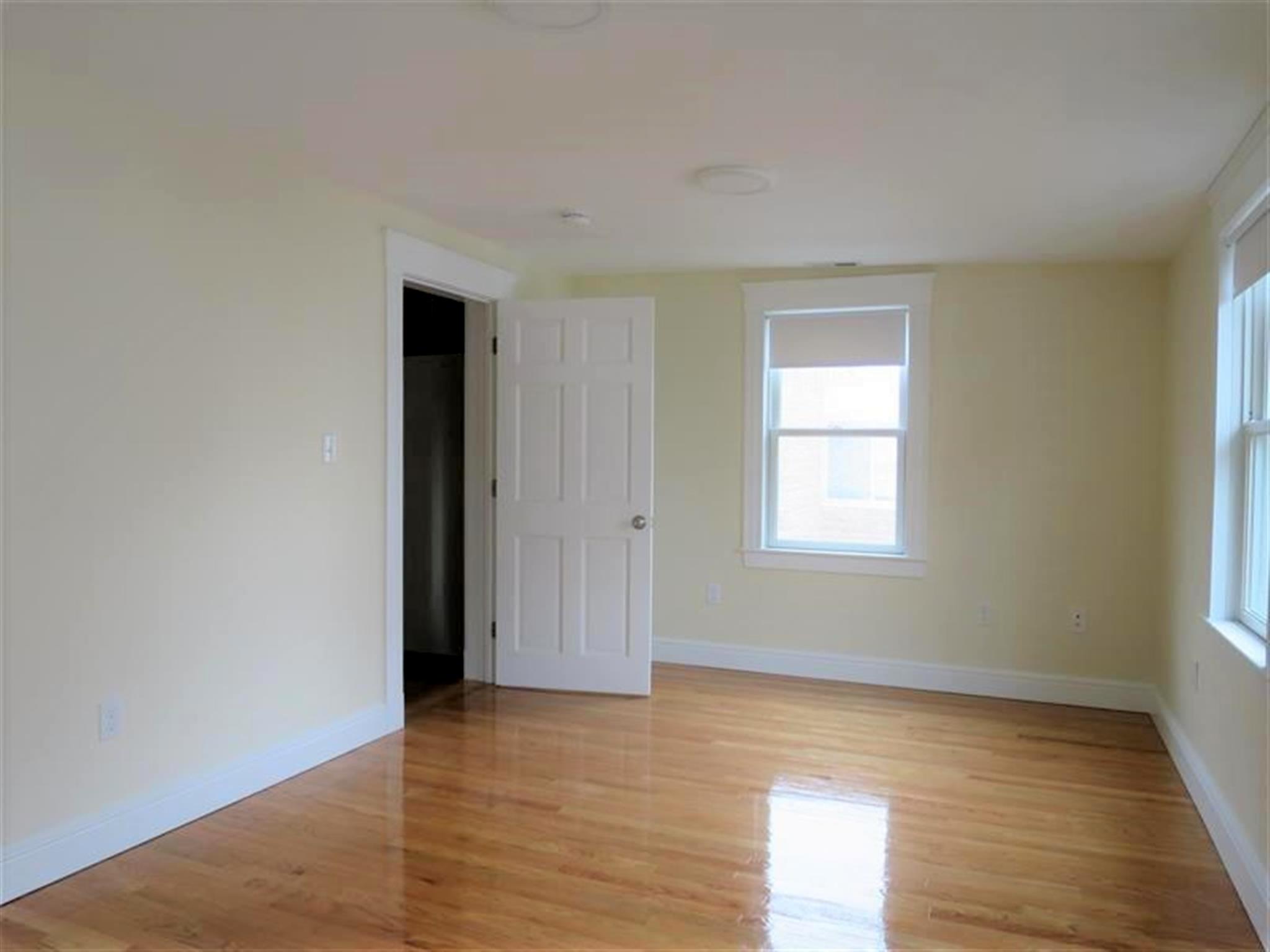 4.5 bed, 2 bath apartment for rent at 7 Bonner Ave Unit 7, Medford — photo 18 of 23