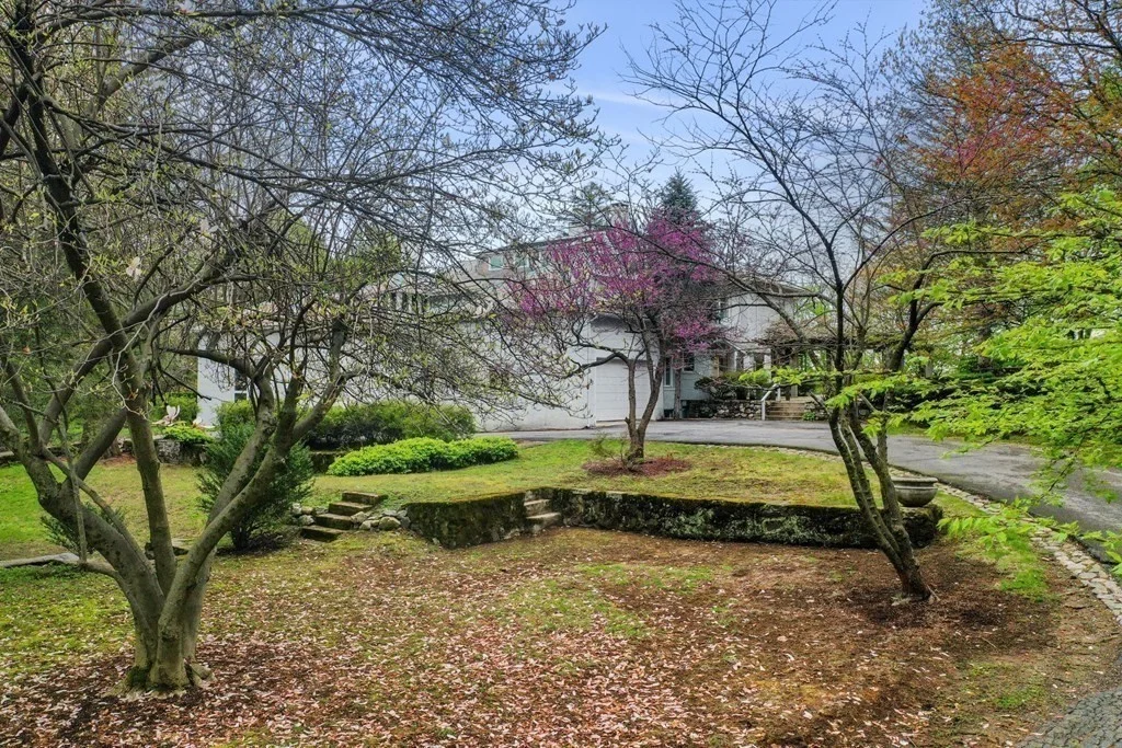 12 Summit Rd, Lexington