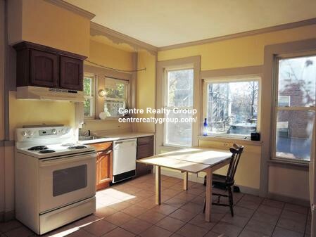 44 Linden St, Allston