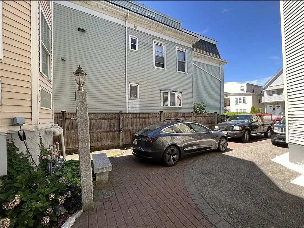 20R Cross St, East Somerville