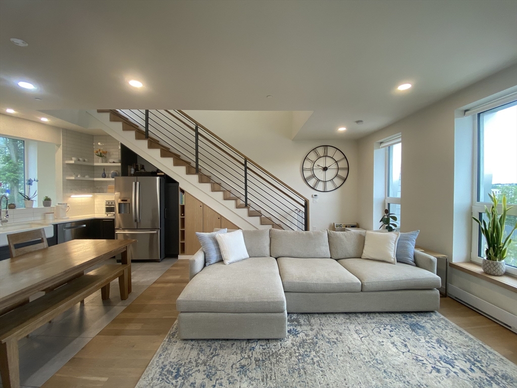 78 Fort Ave, Roxbury