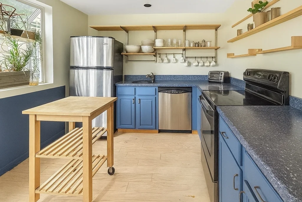 210 Centre St, Quincy