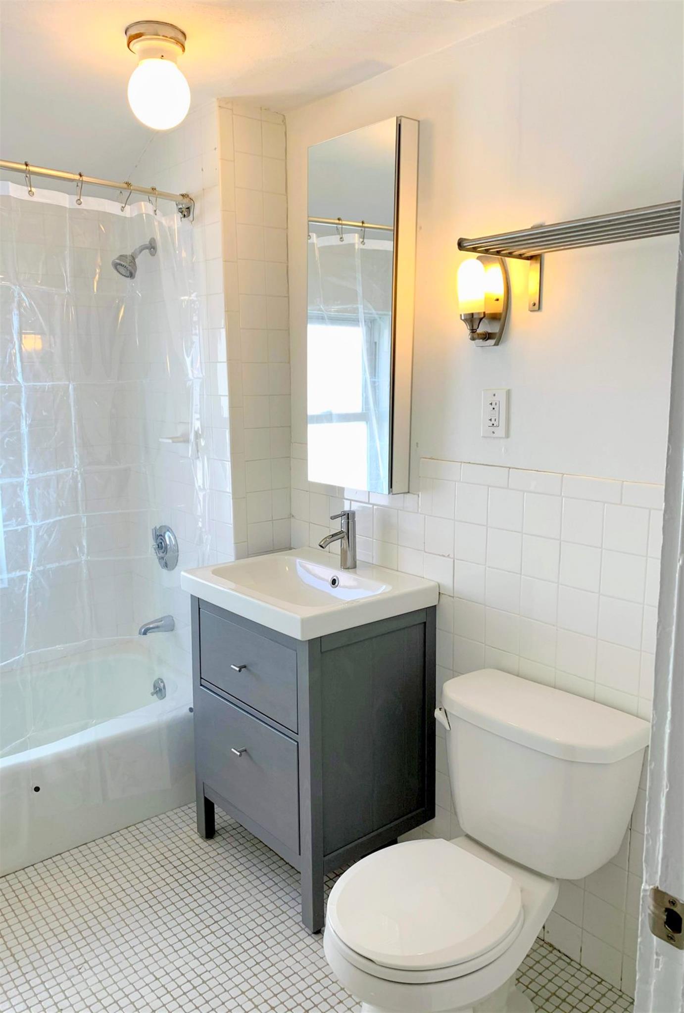 3.5 bed, 2 bath apartment for rent at 98 Bristol Rd Unit 2, Medford — photo 24 of 28