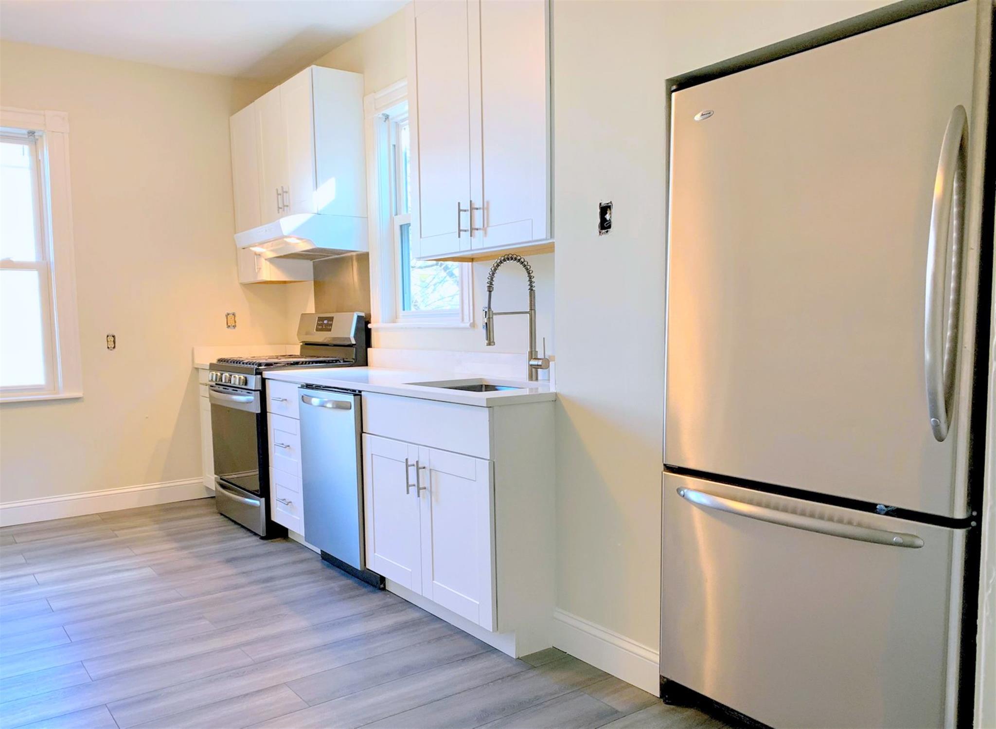 3.5 bed, 2 bath apartment for rent at 98 Bristol Rd Unit 2, Medford — photo 4 of 28