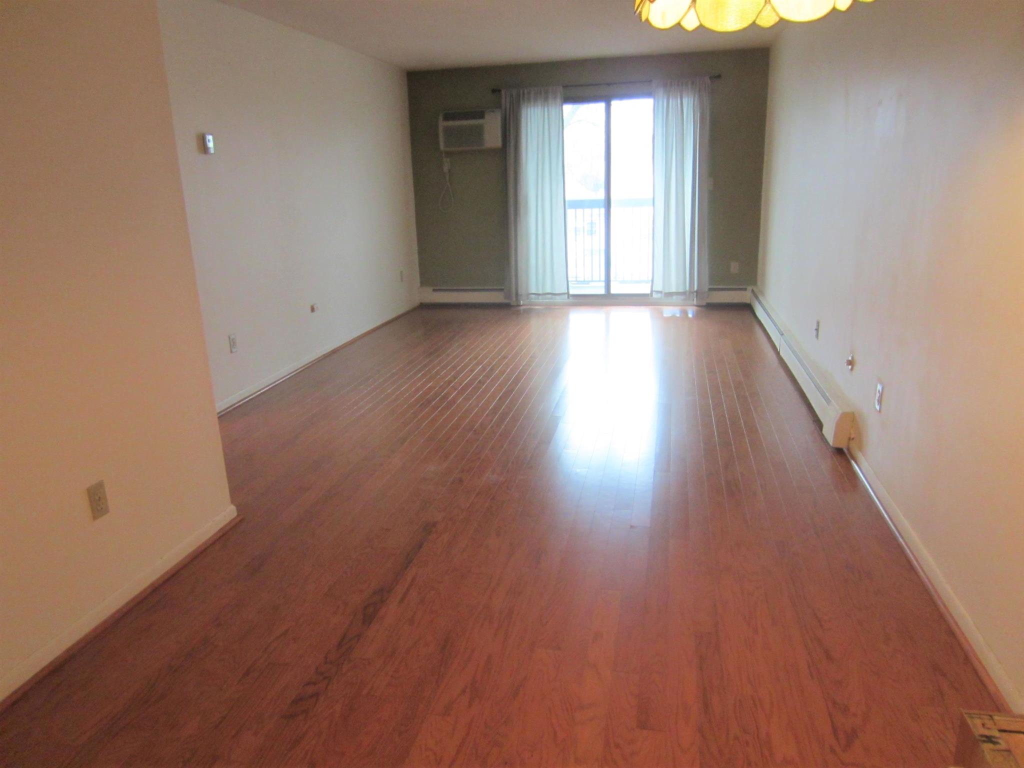 1 bed, 1 bath apartment for rent at 164 Galen St Unit 23, Watertown — photo 1 of 8