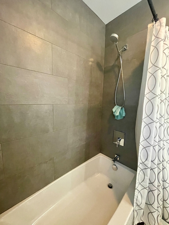 10 Lake Shore Ct, Brighton