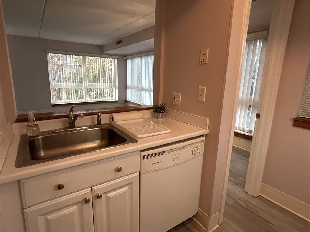 60 Rantoul St, Beverly