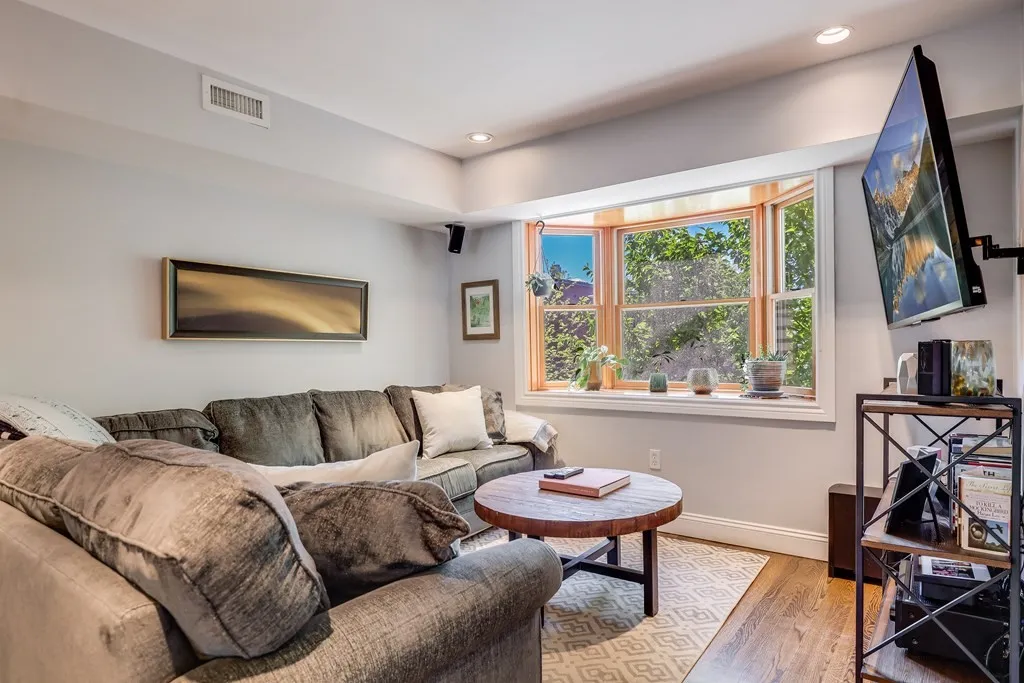 154 W 3rd St, South Boston