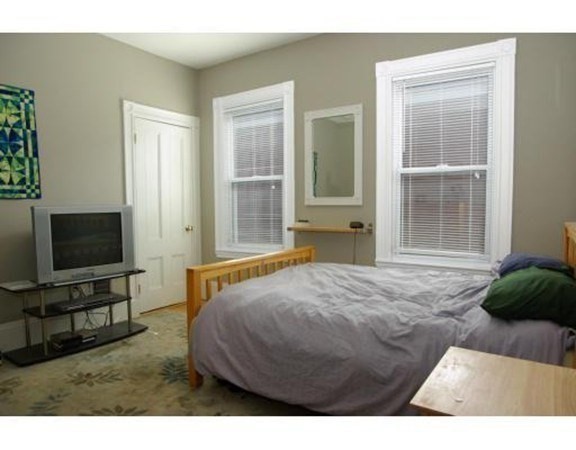 6 Bellflower St, Dorchester