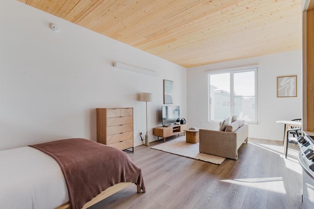 154 Broadway, East Somerville