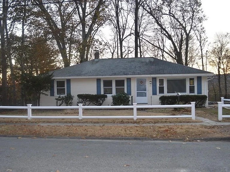 13 Columbine Rd, Worcester