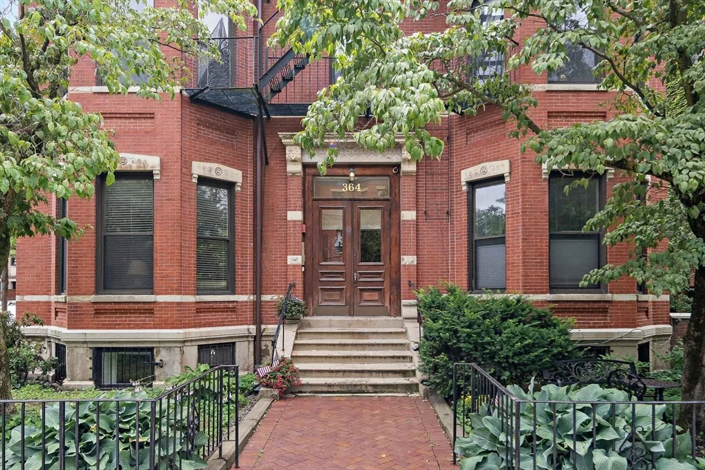 364 Marlborough St, Back Bay