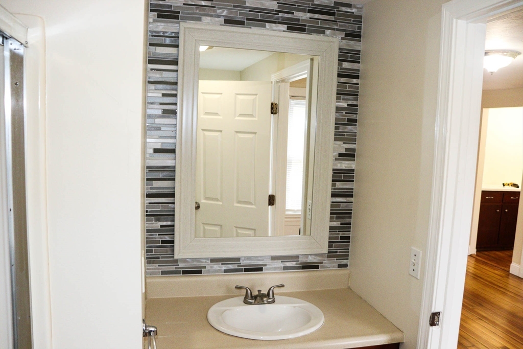 9 Forest Ave Ct, Plymouth