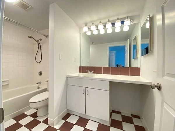 1933 Commonwealth Ave, Brighton