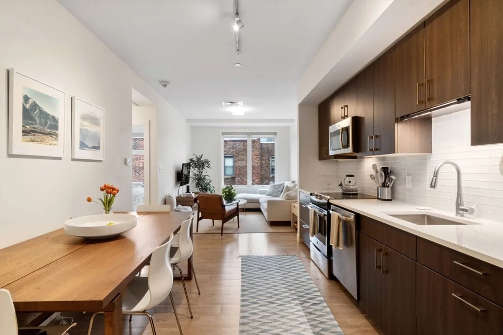 900 Beacon St, Fenway