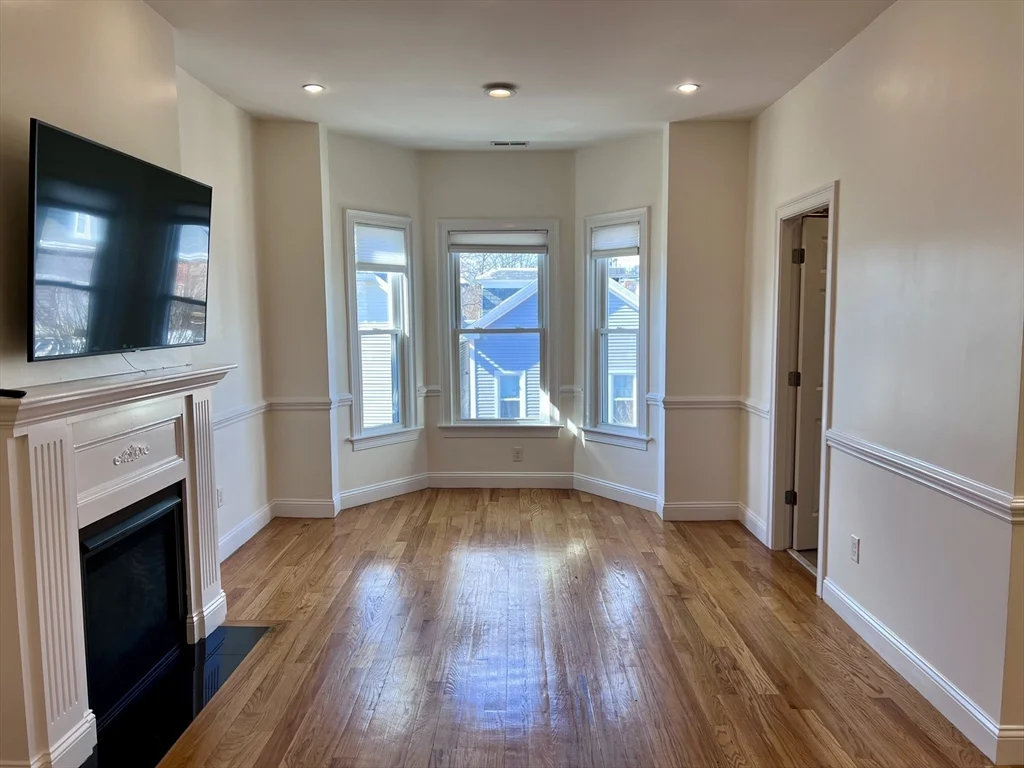 150-1/2 M St, South Boston