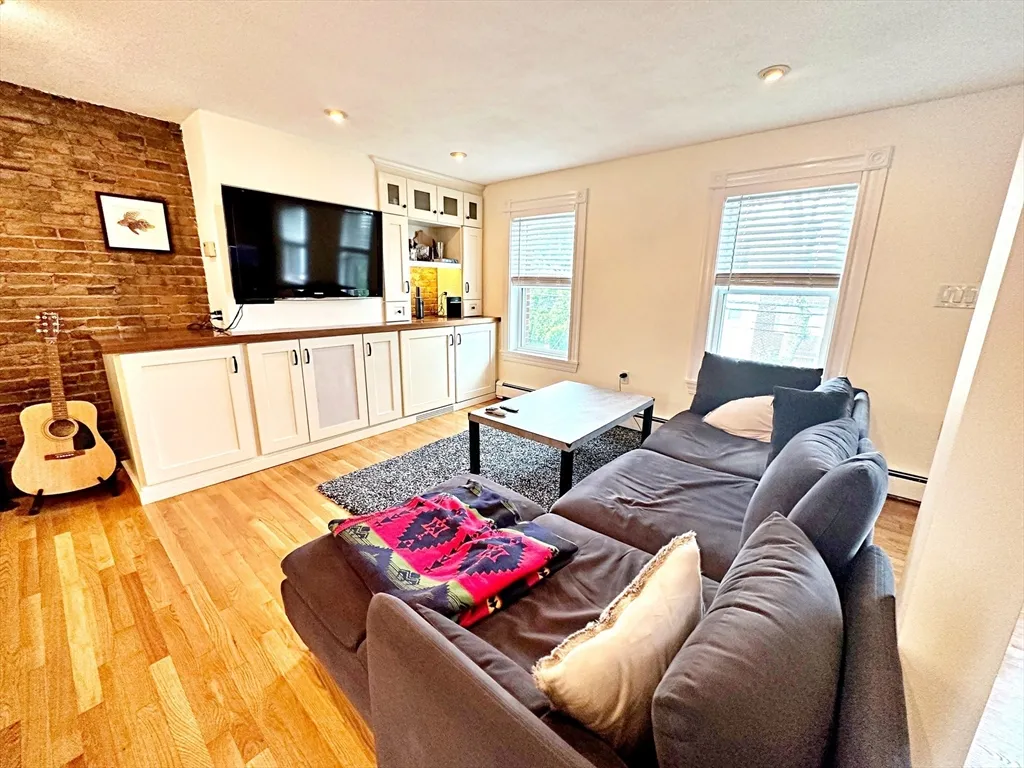 187 Everett St, East Boston