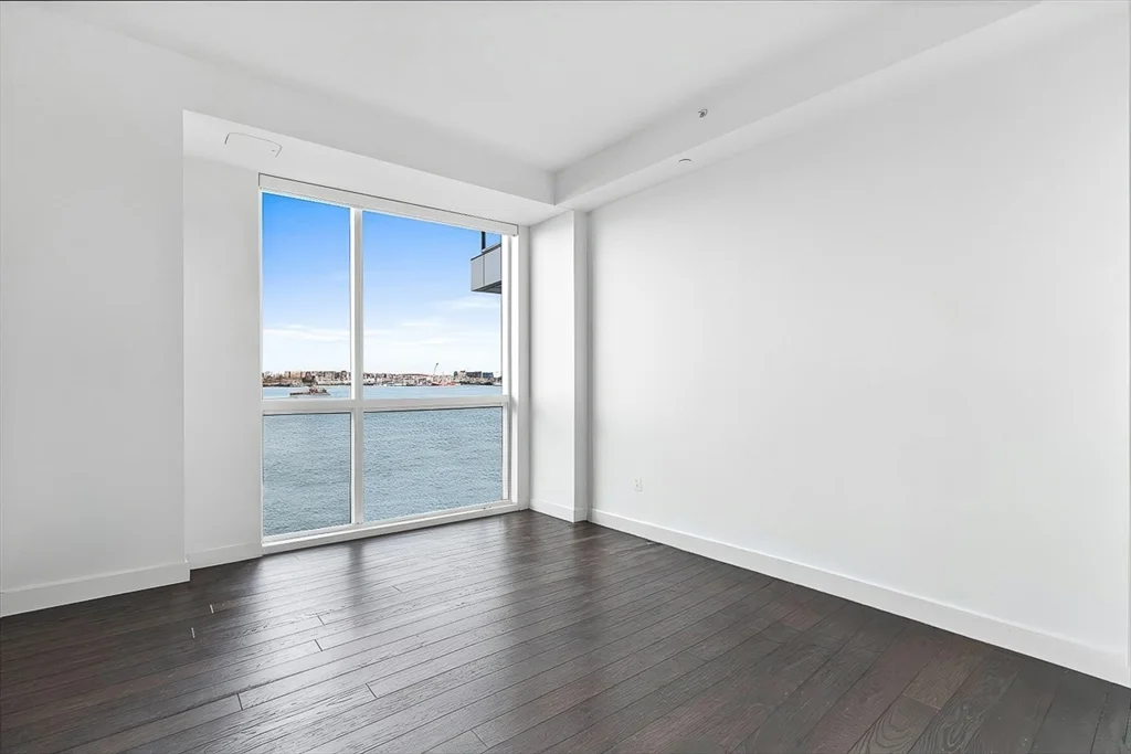 22 Liberty Dr, Seaport District