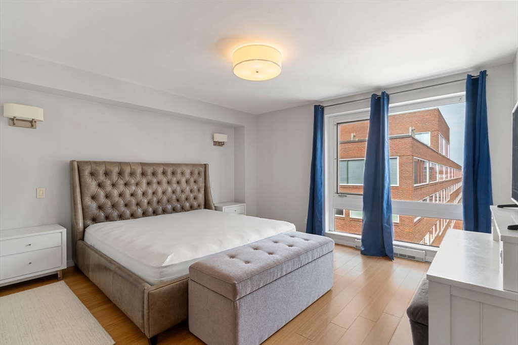 975 Memorial Dr, Harvard Square