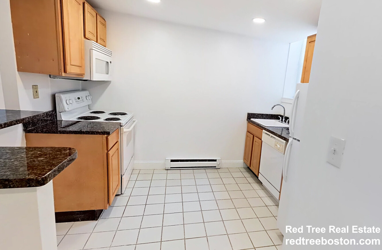 105 Queensberry St, Fenway