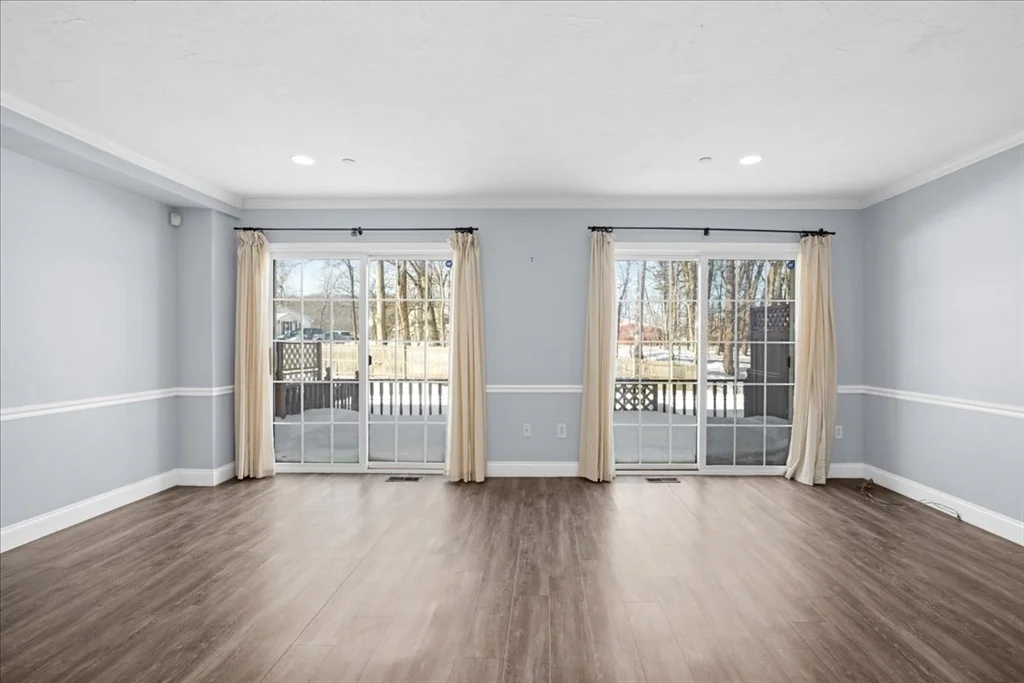 67 N Quinsigamond Ave, Shrewsbury