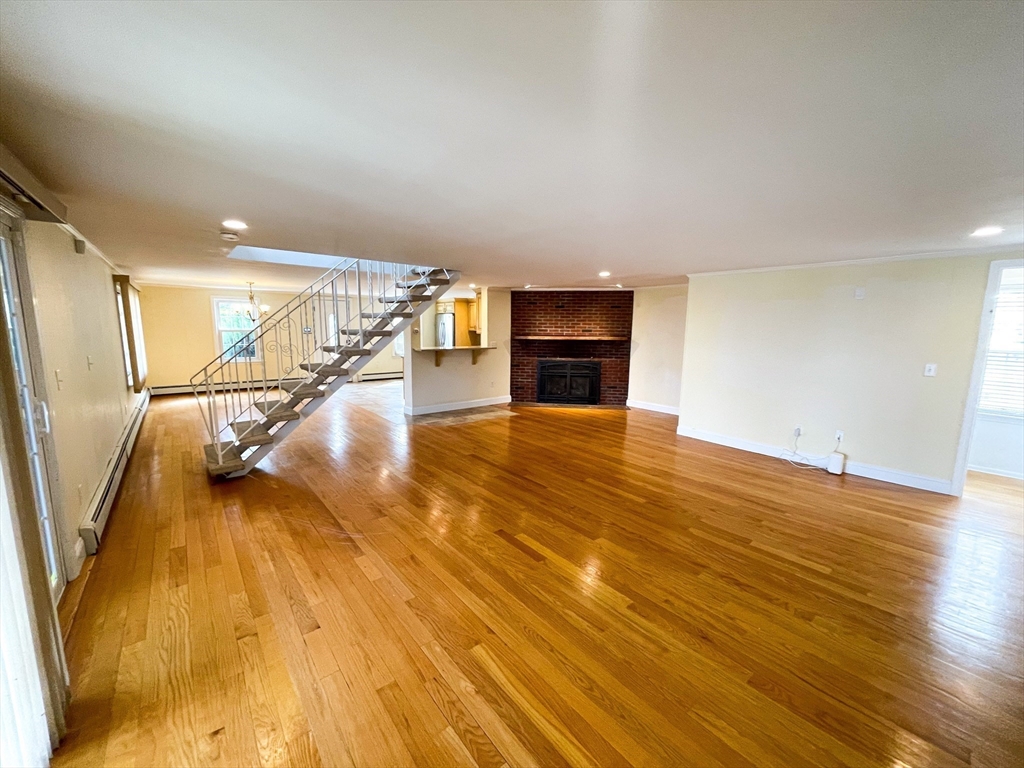 92 James Cir, Mashpee