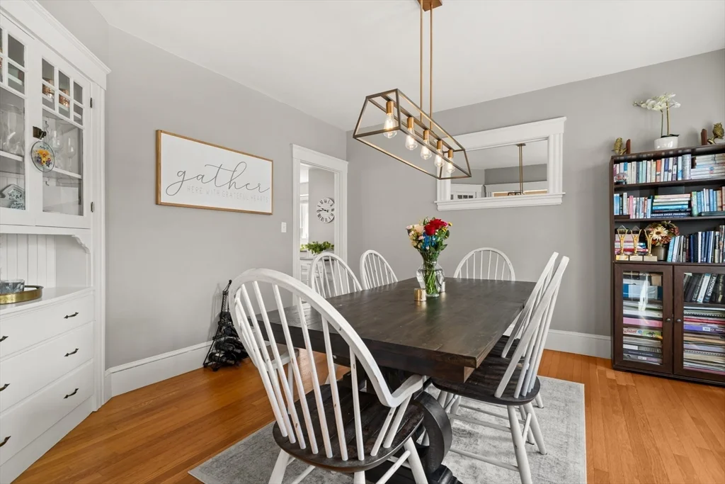 196 Waverley Rd, North Andover