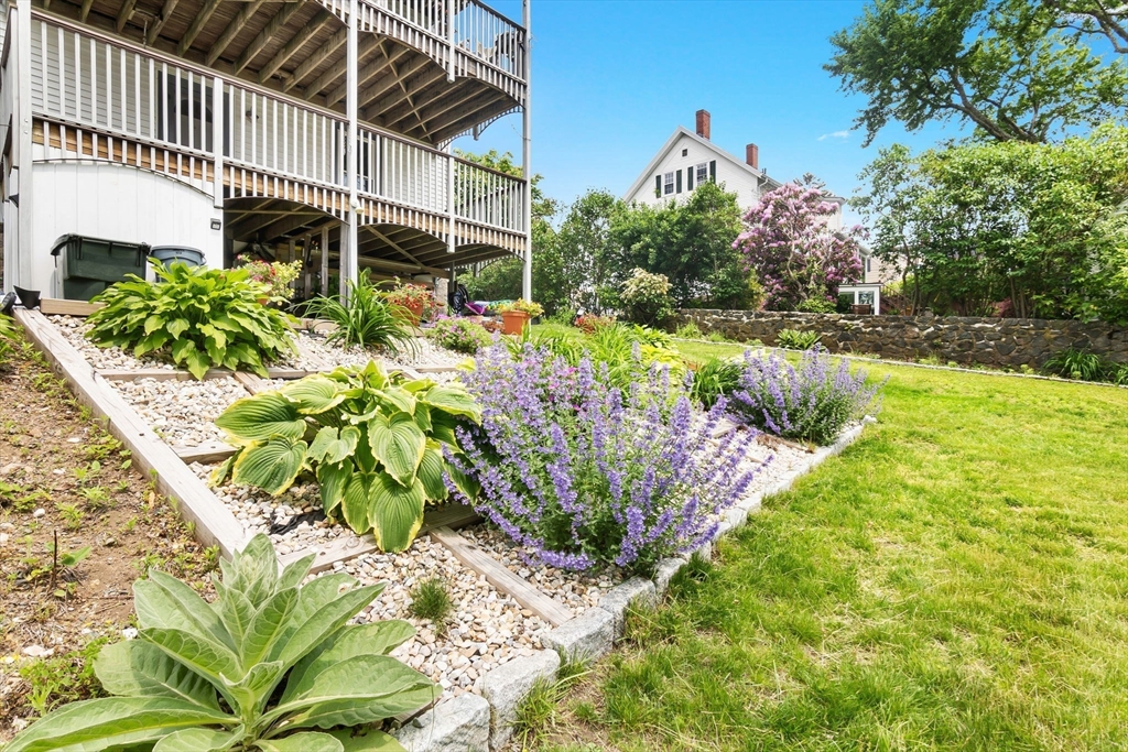 17 Lothrop St, Beverly Cove