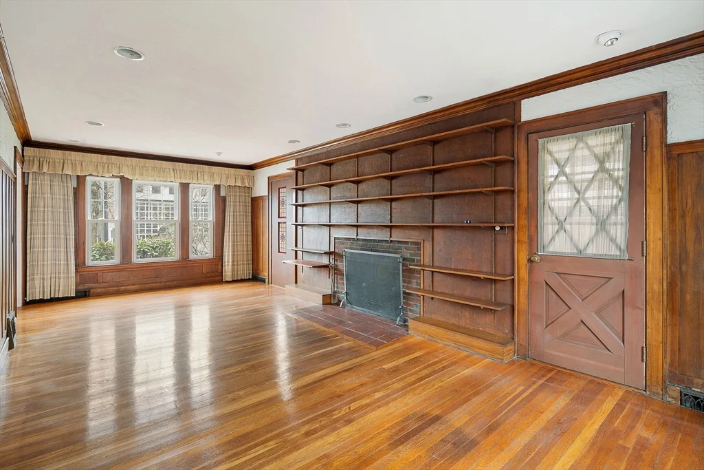 110 Leonard St, Belmont