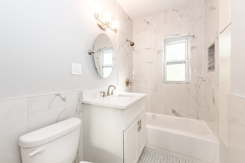 33 Central, Spring Hill